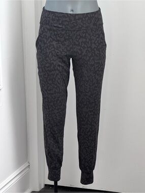 ❤️Lululemon Camo Patterned Jogger Pants